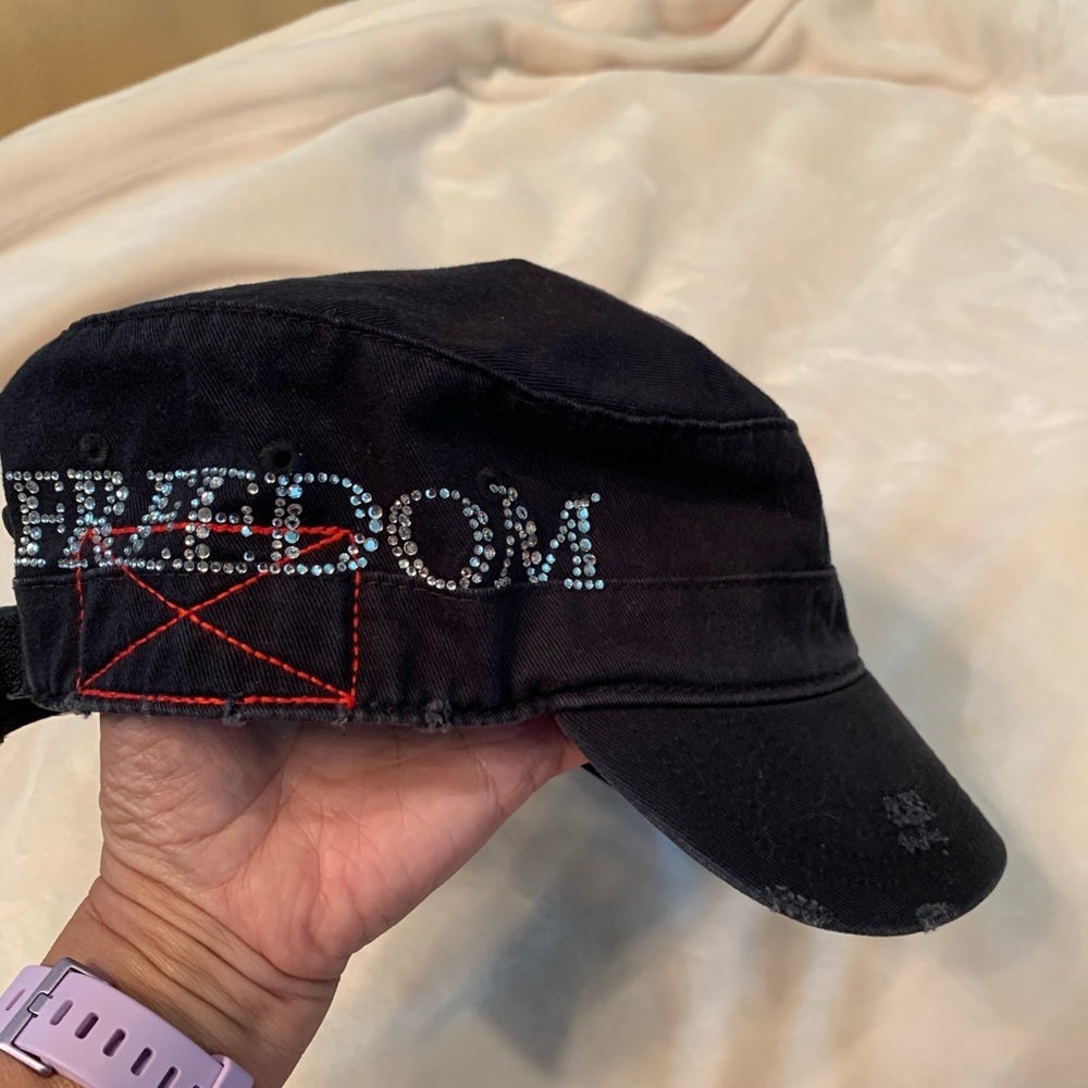 ❤️ Hats - Picture 4 of 6